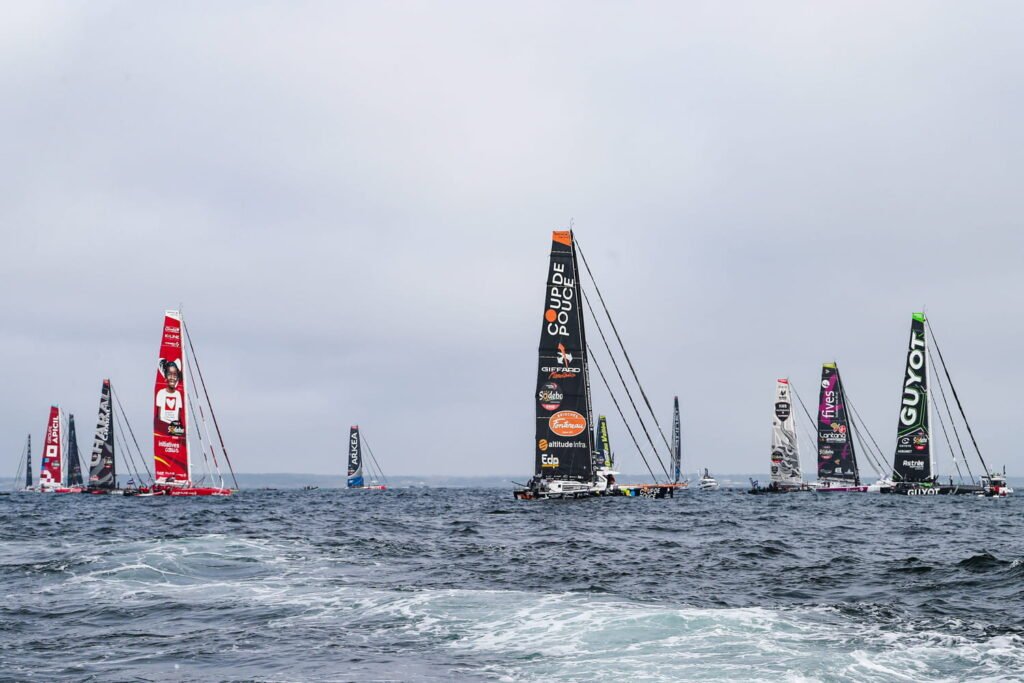 la course frappée par une tempête, carte et classement en temps réel