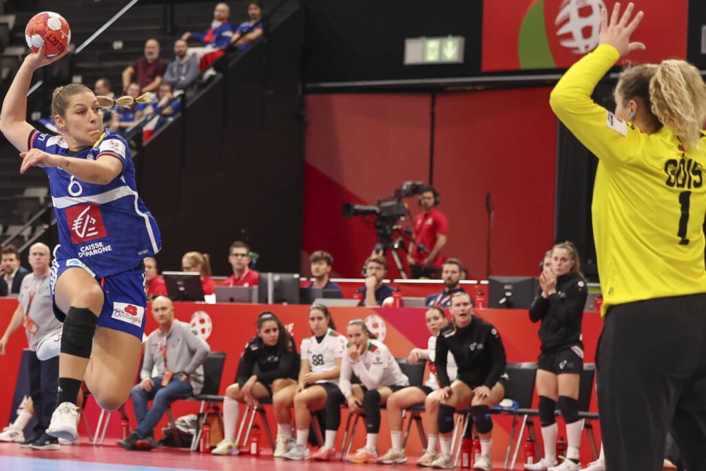 HANDBALL. France - Roumanie : Balaziu fait mal à la France, le direct