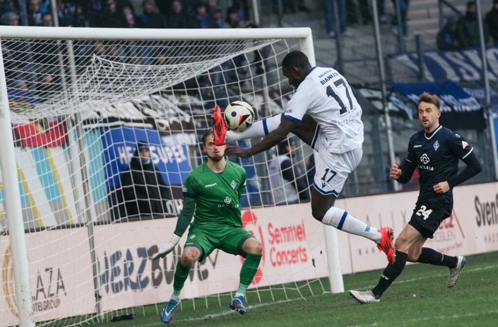 Merveille Biankadi et l’Arminia Bielefeld partent à la trêve à la 4ème position — FOOT.CD Merveille Biankadi et l’Arminia Bielefeld partent à la trêve à la 4ème position — FOOT.CD
