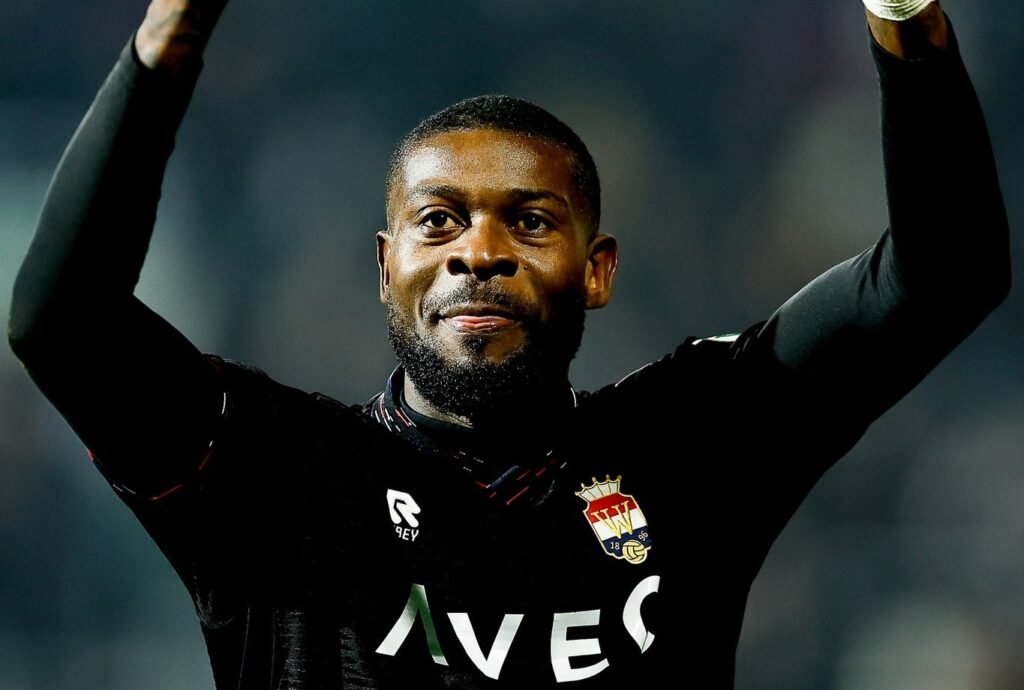 Jérémy Bokila et le Willem II font le minimum devant le PEC Zwolle de Dylan Mbayo — FOOT.CD