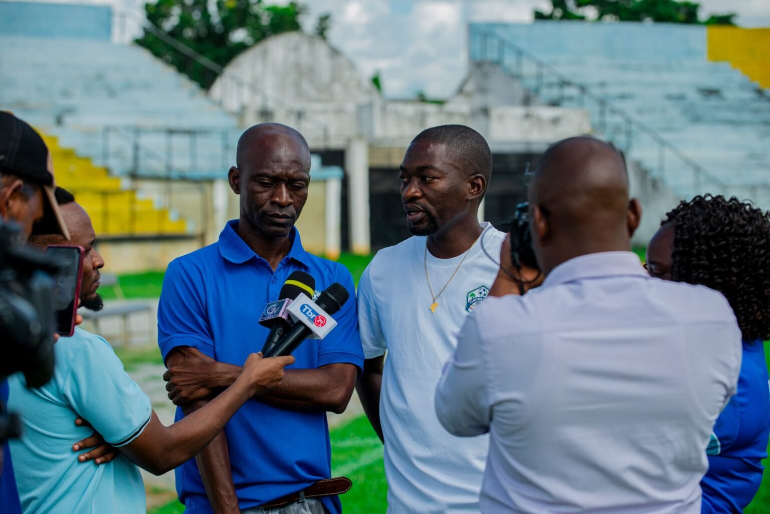 Tanzanie:Découvrez le bilan positif à la fin de la mi-saison du technicien congolais ANICET KIAZAYIDI,patron du staff technique de TABORA UNITED. Tanzanie:Découvrez le bilan positif à la fin de la mi-saison du technicien congolais ANICET KIAZAYIDI,patron du staff technique de TABORA UNITED.