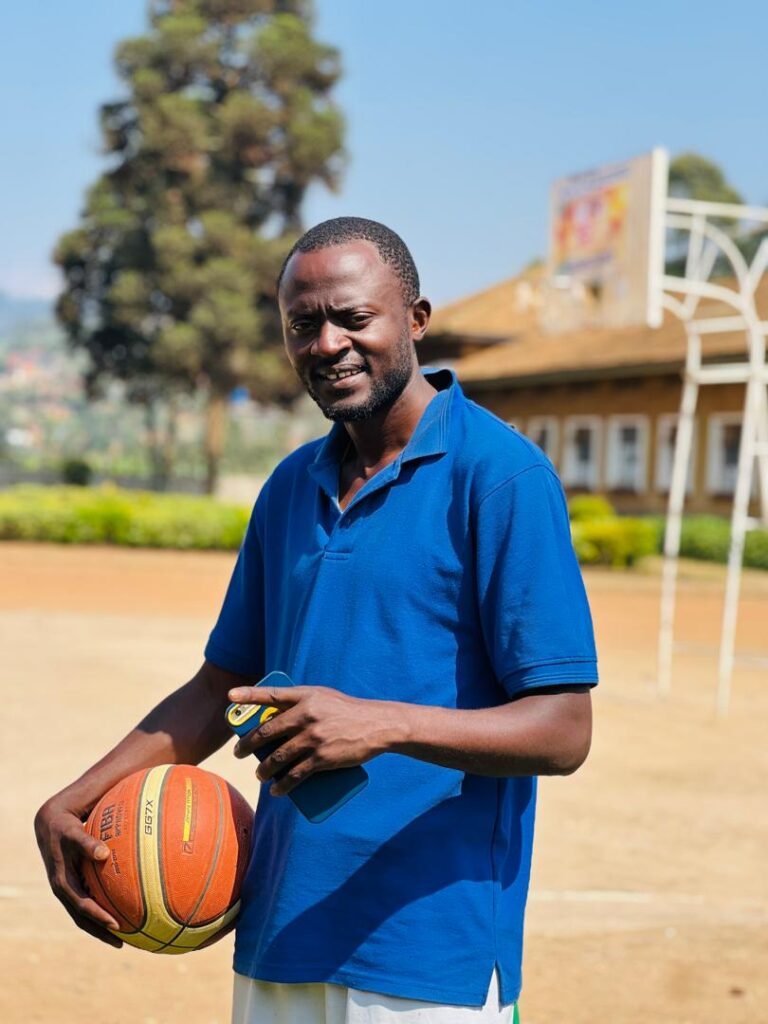Butembo basketball:L’Entente de basketball bénéficie d’un appui matériel de la part de Ruphin shamavu et Michael Lurhuma Butembo basketball:L'Entente de basketball bénéficie d'un appui matériel de la part de Ruphin shamavu et Michael Lurhuma