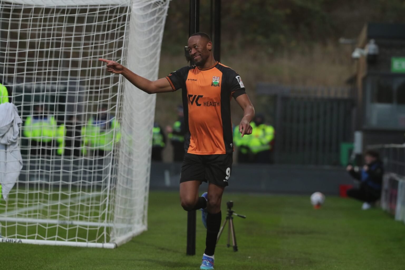 10 buts en 15 matchs, Nicke Kabamba ne cesse d’étonner à 31 ans — FOOT.CD