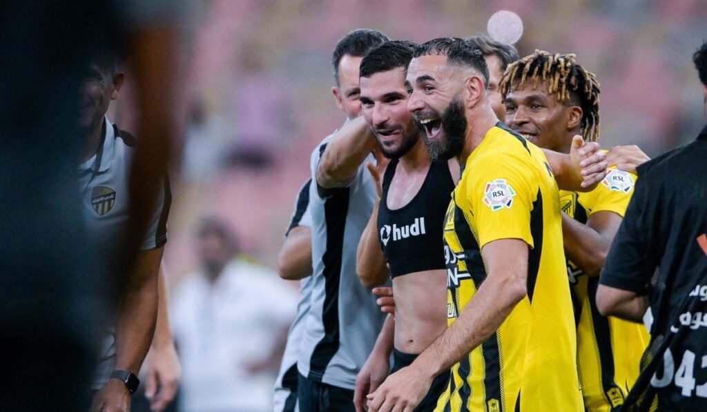 Karim Benzema s'affiche avec le maillot de l'Algérie !