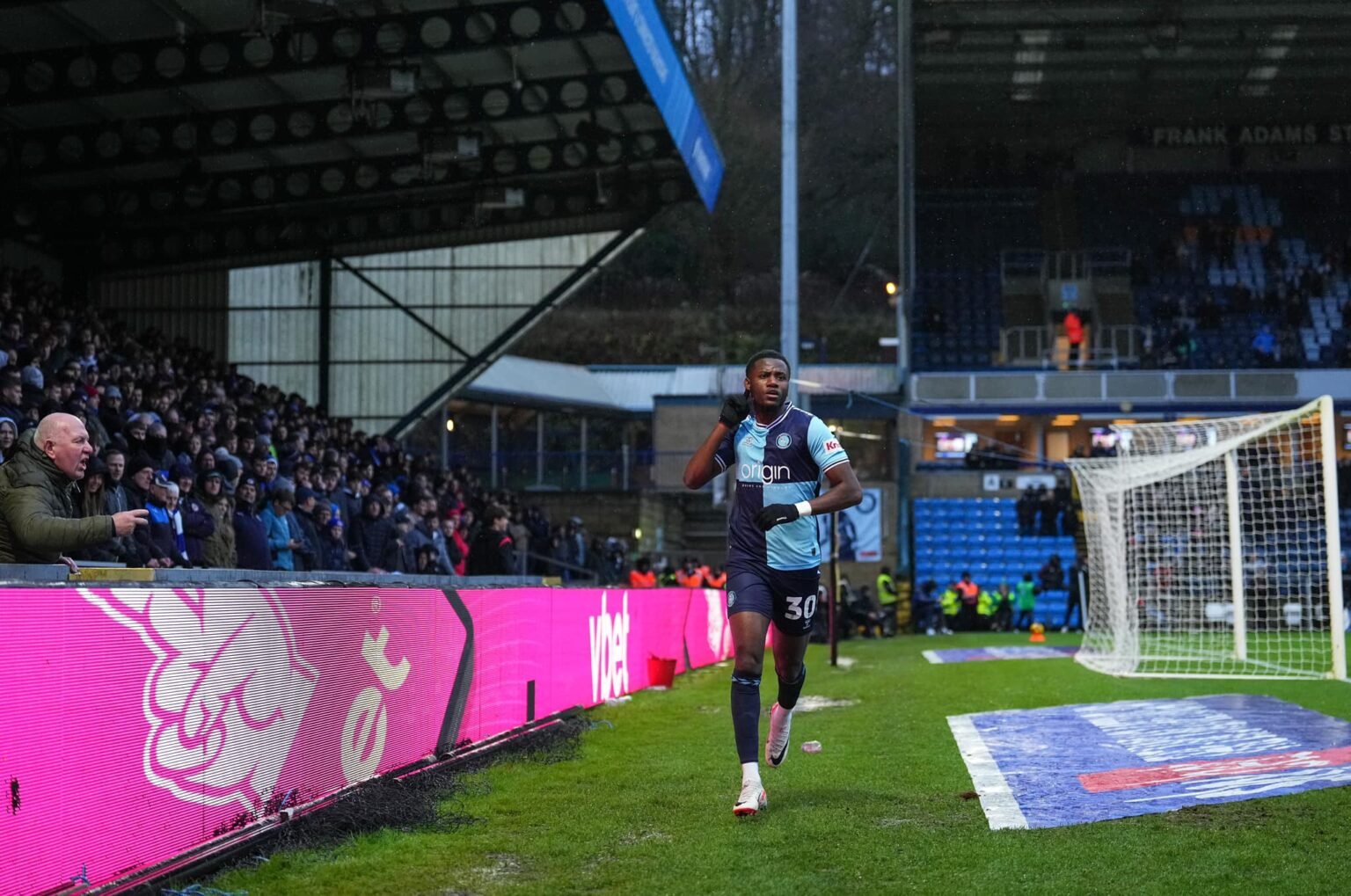Le 2ème but de Beryly Lubala n’a pas servi à grand chose à Wycombe Wanderers devant  Reading   — FOOT.CD