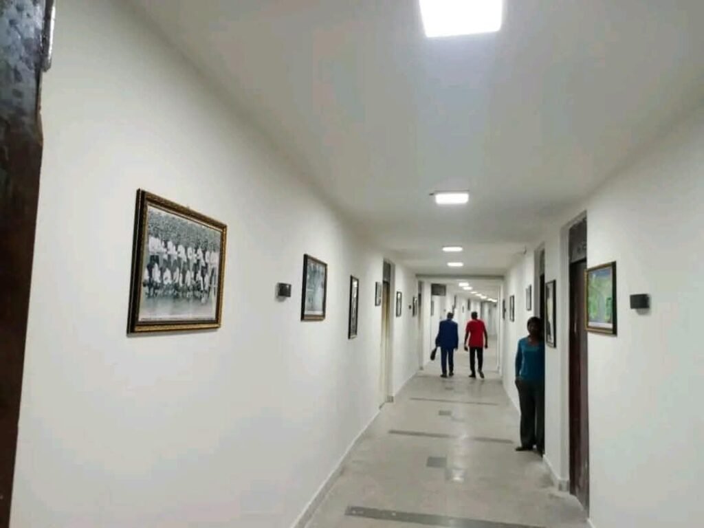 une galerie photos remplie d’histoire et... de fautes d’orthographe — Infos.CD