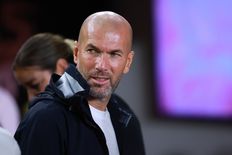 L’insolite situation de Zinédine Zidane L'insolite situation de Zinédine Zidane