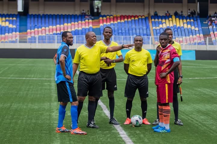 LINAFOOT LIGUE 2/ ZONE OUEST B:DIBUMBA courbe l’échine,RÉAL et NKOY dos à dos LINAFOOT LIGUE 2/ ZONE OUEST B:DIBUMBA courbe l'échine,RÉAL et NKOY dos à dos