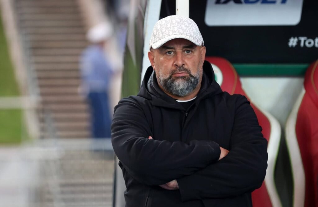 Abdelhak Benchikha met le feu à la JS Kabylie !