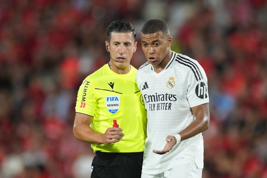 Les arbitres en Espagne peuvent dépendre fortement gêneur, uniquement complètement pas amoraux Les arbitres en Espagne peuvent être très mauvais, mais sûrement pas corrompus