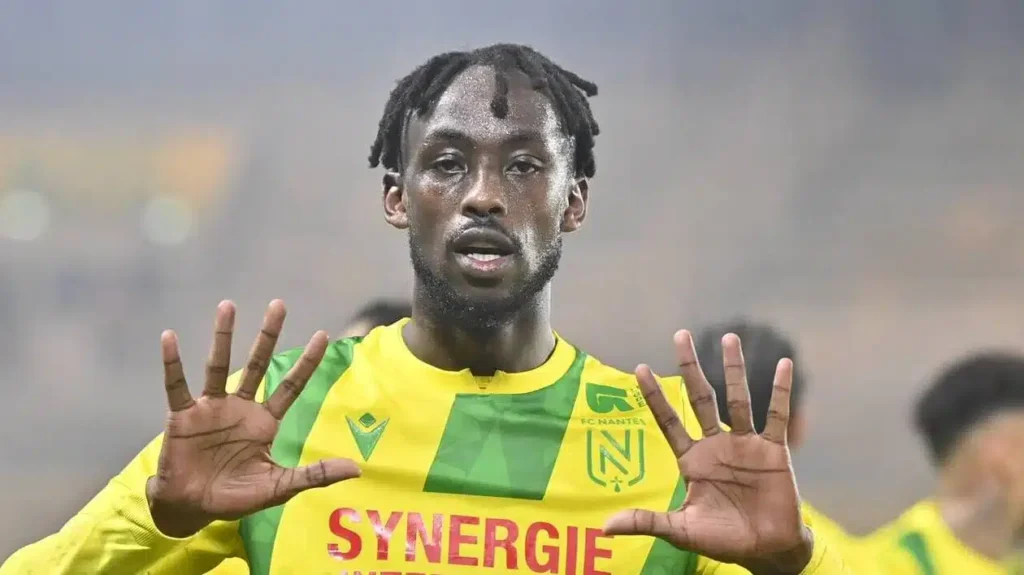 Tino Kadewere à l'entraînement après quatre mois d'absence