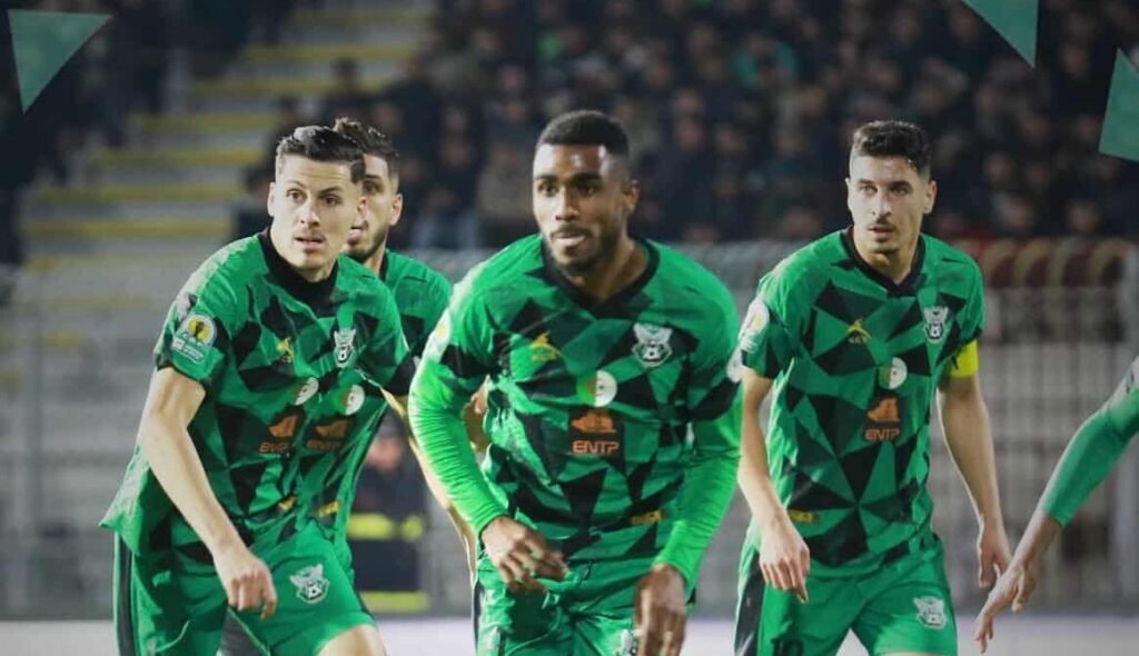 Le CS Constantine élimine l’USM Alger et file en demi-finale Le CS Constantine élimine l'USM Alger et file en demi-finale