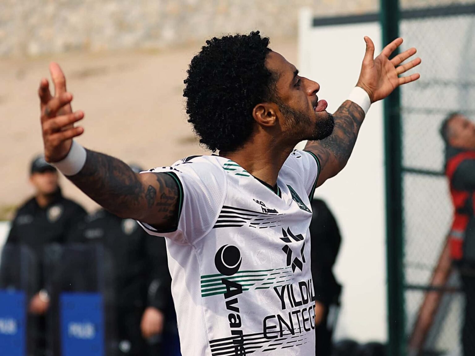 Ryan Mendes: Le capverdien prolonge son contrat avec Kocaelispor