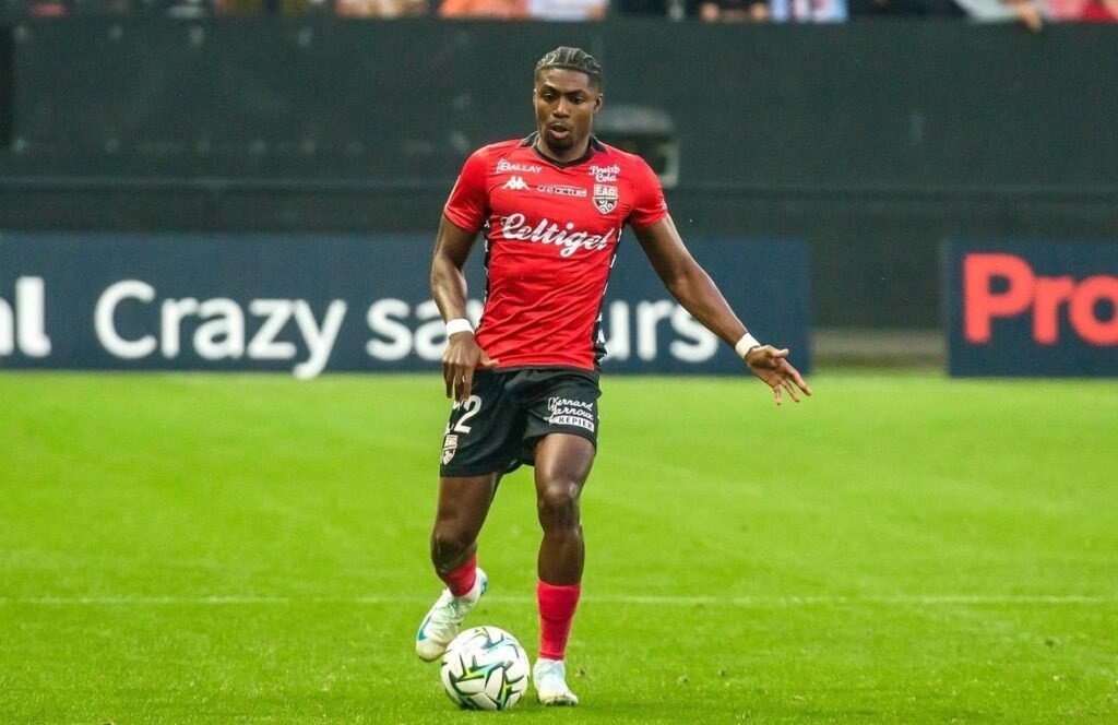 Le latéral droit qui régale et rêve du Mali