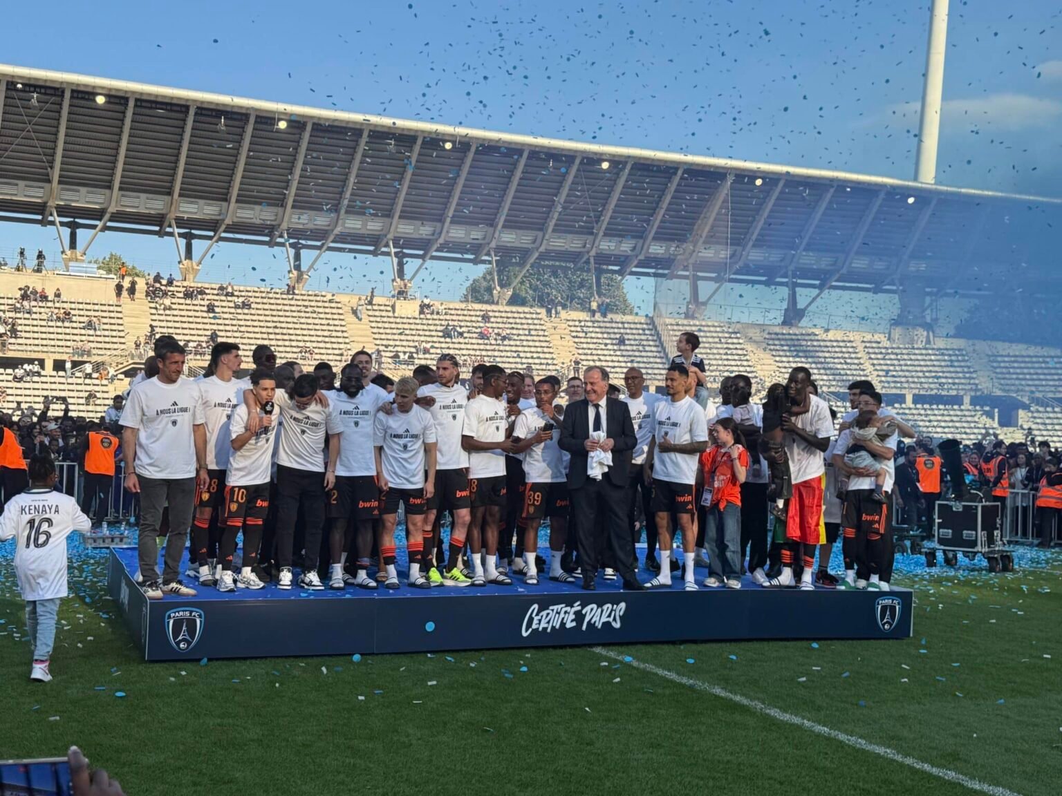 Stéphane Gilli : "Ça fait 46 ans qu’on attend ça : on l’a fait" après la montée du Paris FC en Ligue 1