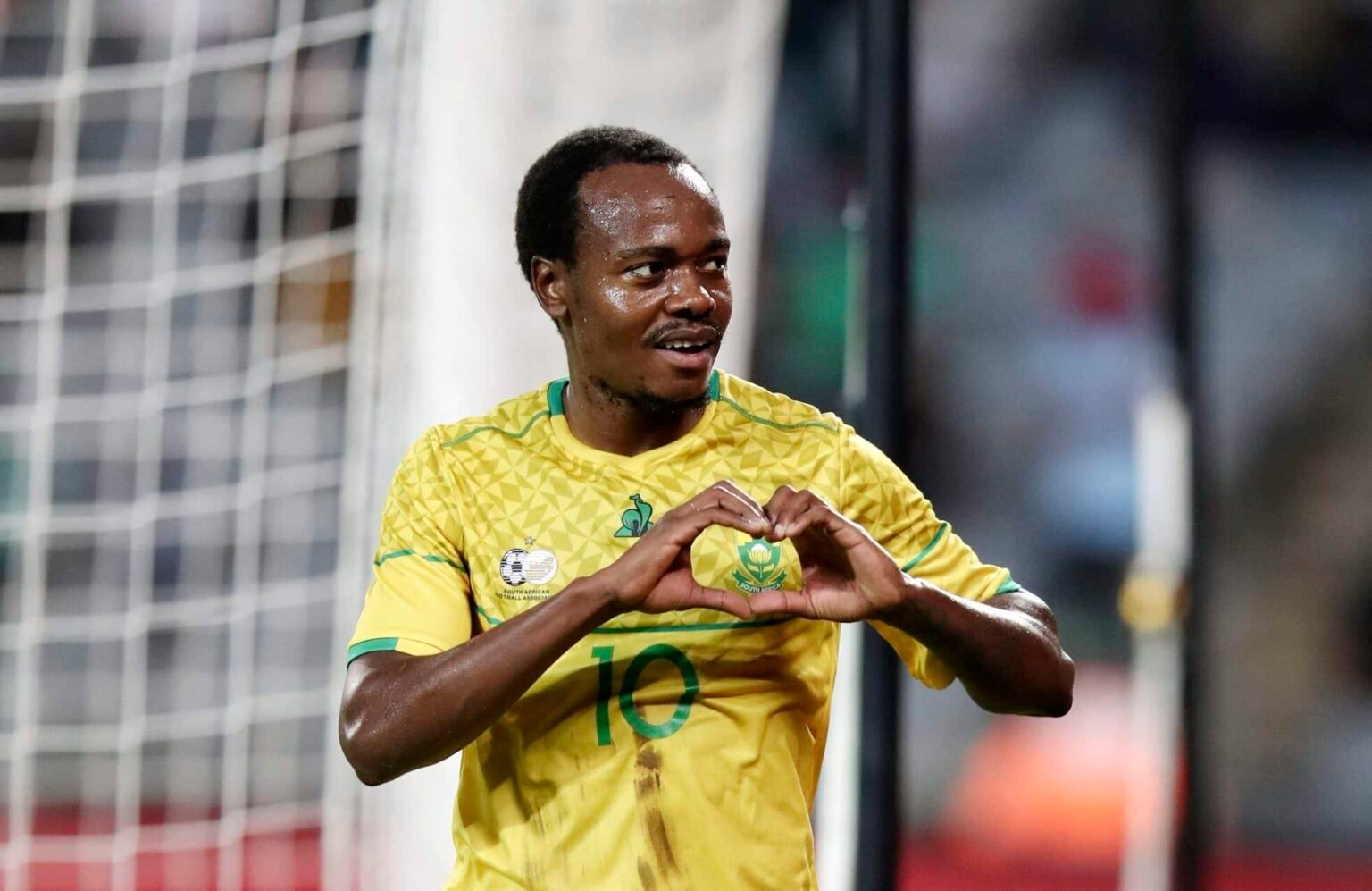 Percy Tau : Éloigné de la sélection, il se défend