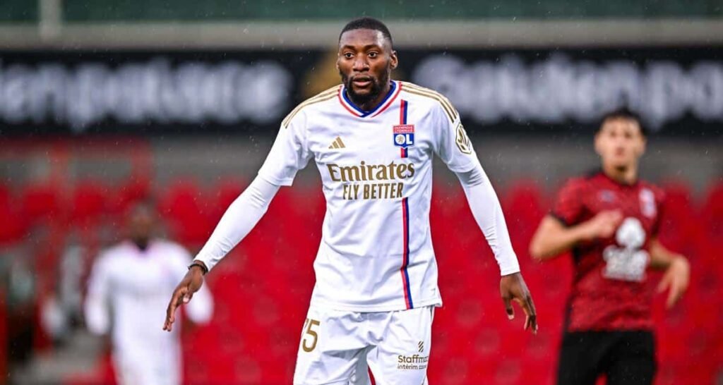 Karl Toko Ekambi : Le Camerounais tacle Lyon concernant la gestion de Cherki