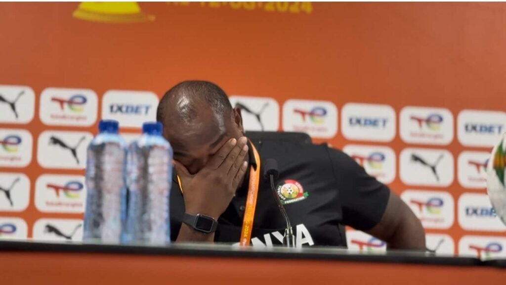 Benni McCarthy (Kenya) en larmes face aux médias