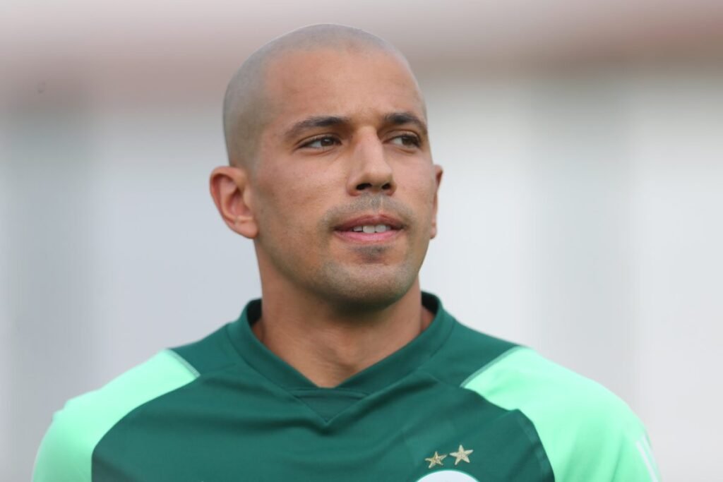 Sofiane Feghouli retrouve enfin un club… à 3 700 km de l'Algérie ! (officiel)