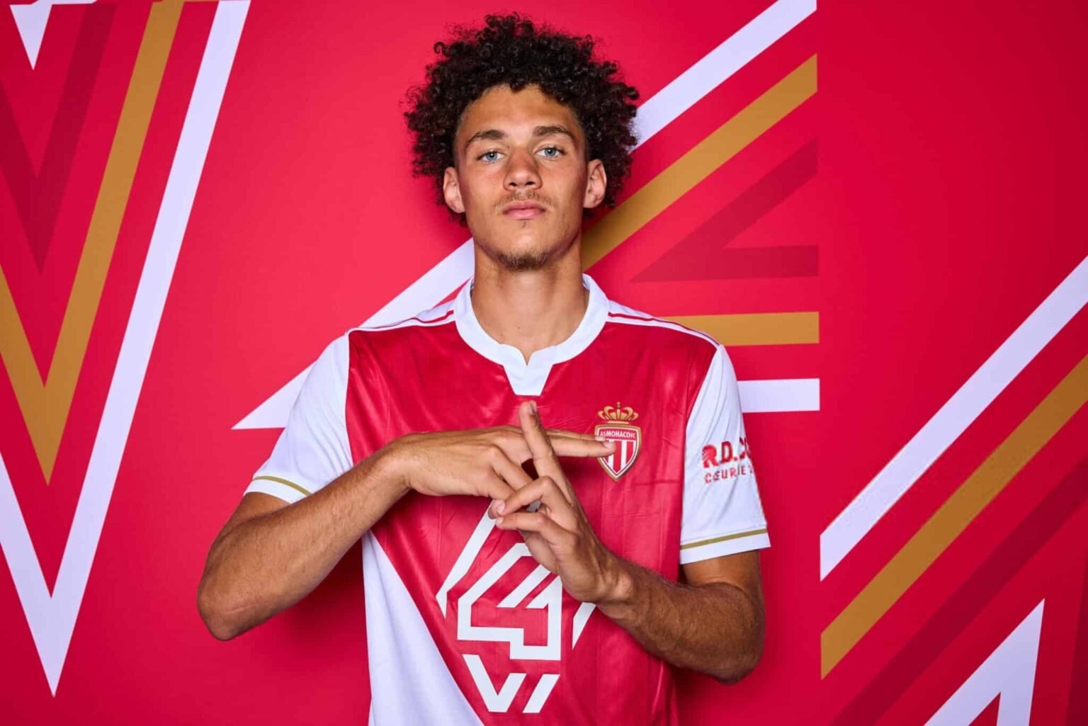 Coup dur pour l’Algérie! Maghnes Akliouche opte pour la France Coup dur pour l'Algérie! Maghnes Akliouche opte pour la France