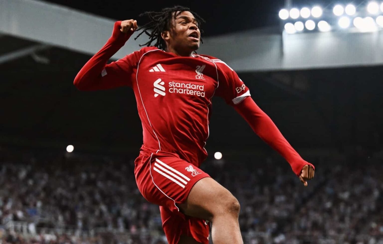Le crack de 16 ans délivre Liverpool à Newcastle (Vidéo)