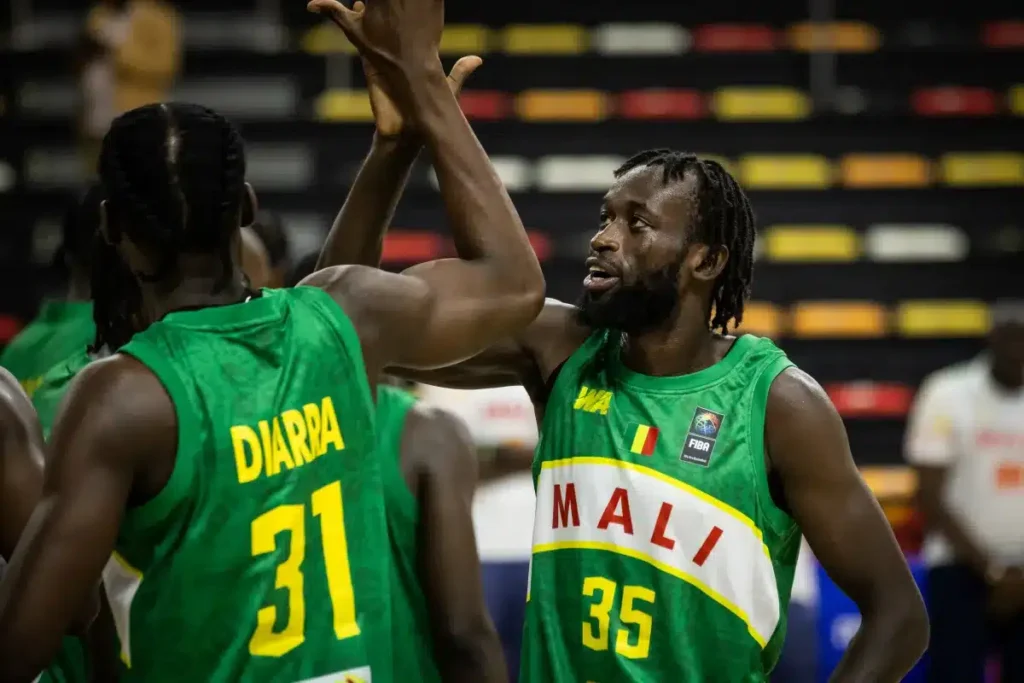 Le Mali se relance, l'Ouganda s'enfonce