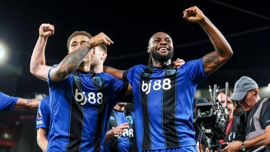 Entre doublé et injures racistes, la soirée amère d’Antoine Semenyo en Premier League