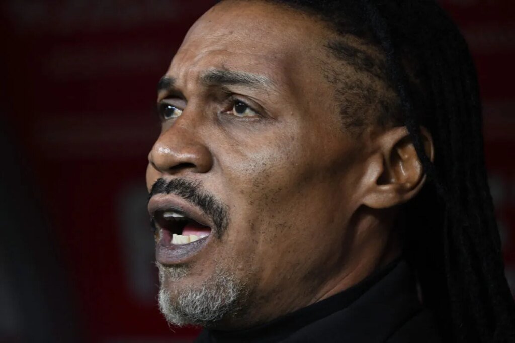 Rigobert Song venu "donner le Hemle au président" de la Fecafoot