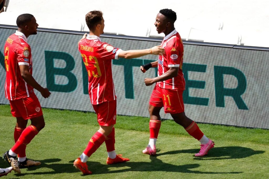 le Wydad frappe fort d’entrée, l’USM Alger domine les Ivoiriens