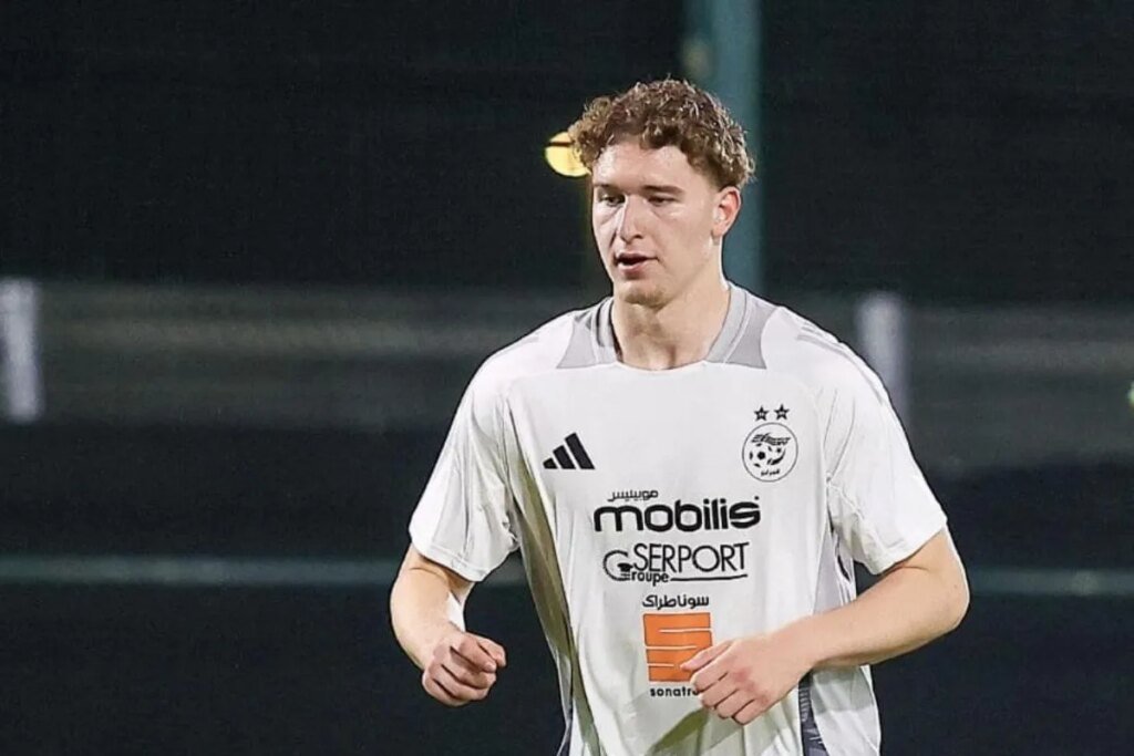 "Je suis peut-être blond aux yeux bleus, mais...", la punchline d'Elias Benkara qui va déjà plaire en Algérie