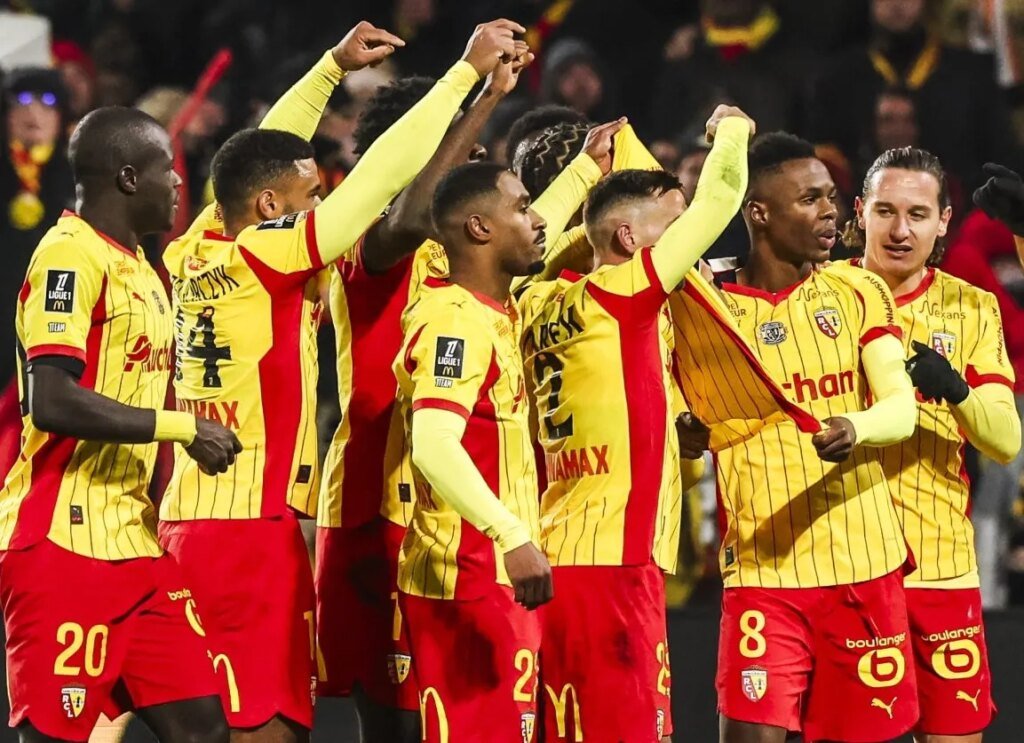 pourquoi Lens a célébré le but de la victoire contre Strasbourg avec son maillot