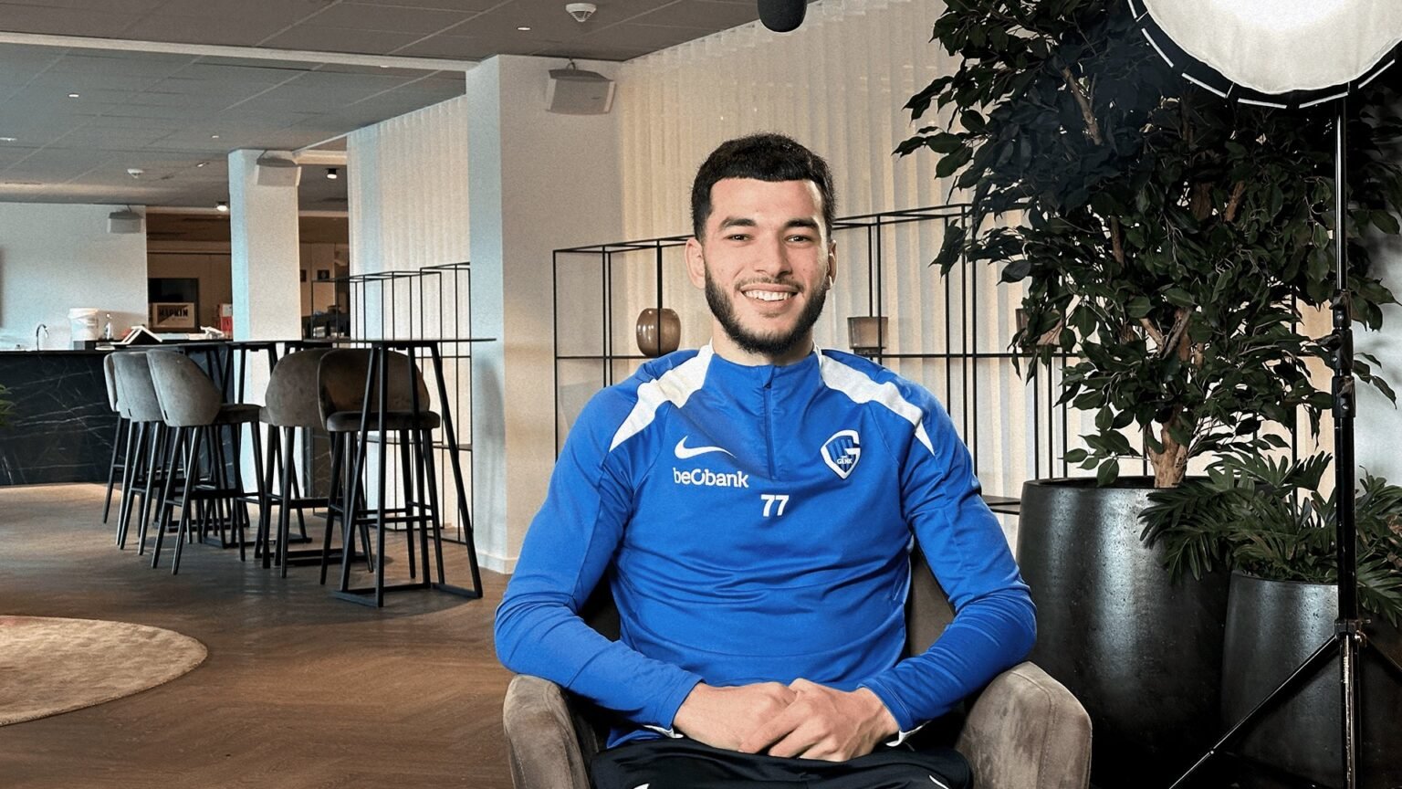 Zakaria El Ouahdi: Le Marocain en route pour la Premier League