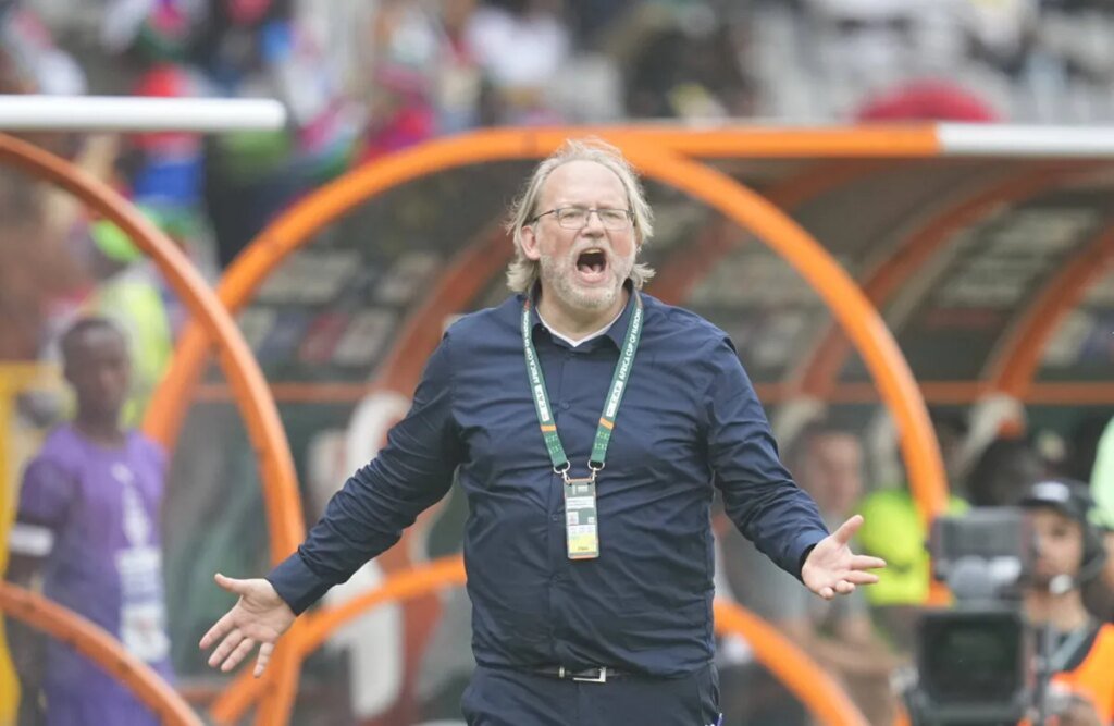"merci à la FIFA...", le coup de gueule de Tom Saintfiet après le match nul du Mali
