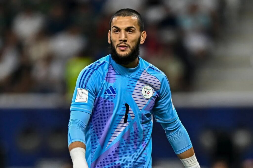 une polémique avec les antisèches de Farid Chaâl à la Coupe Arabe !