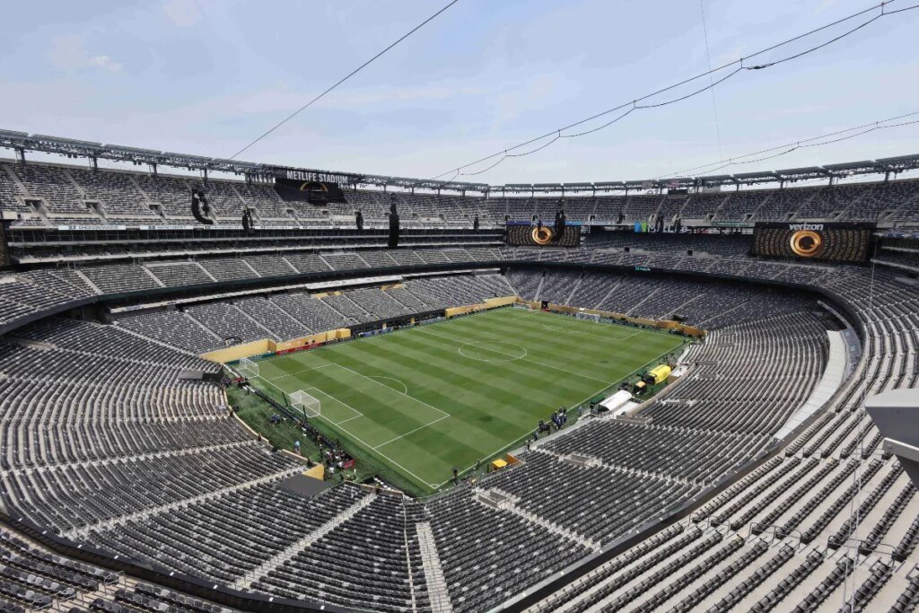 dans quel stade vont se dérouler le match d'ouverture et la finale