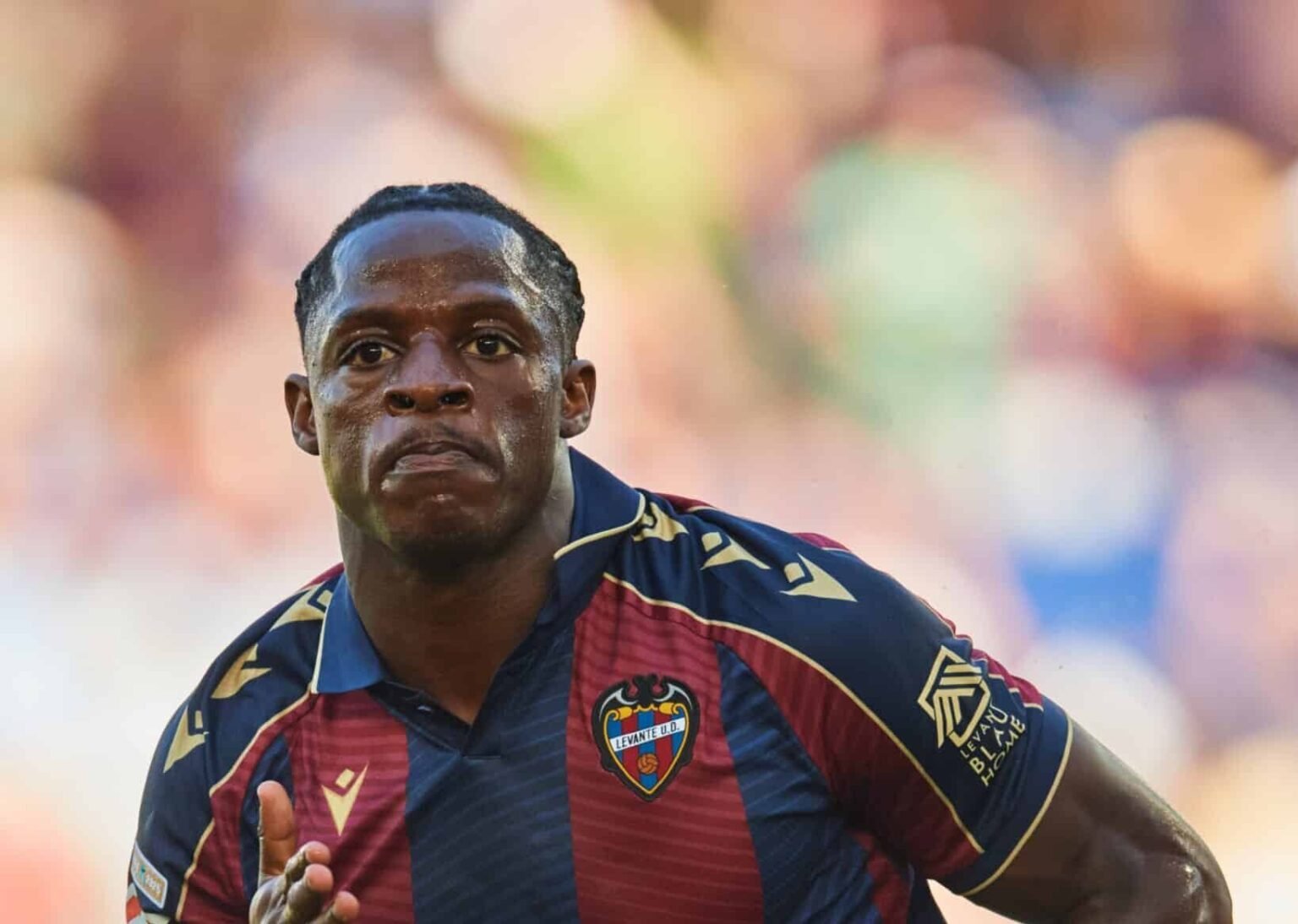 Arsenal et Man United entrent dans la course pour le Camerounais