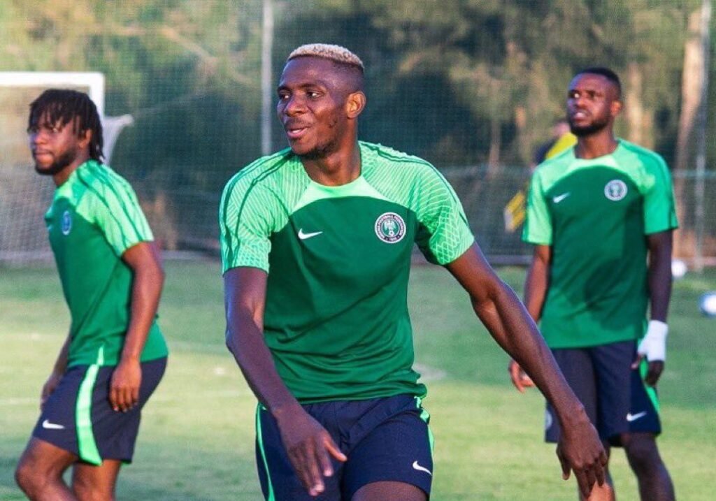 Osimhen apaise les tensions avec Lookman et se projette sur la demi-finale