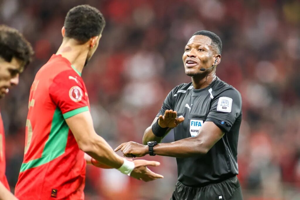 la CAF répond aux polémiques sur l'arbitrage