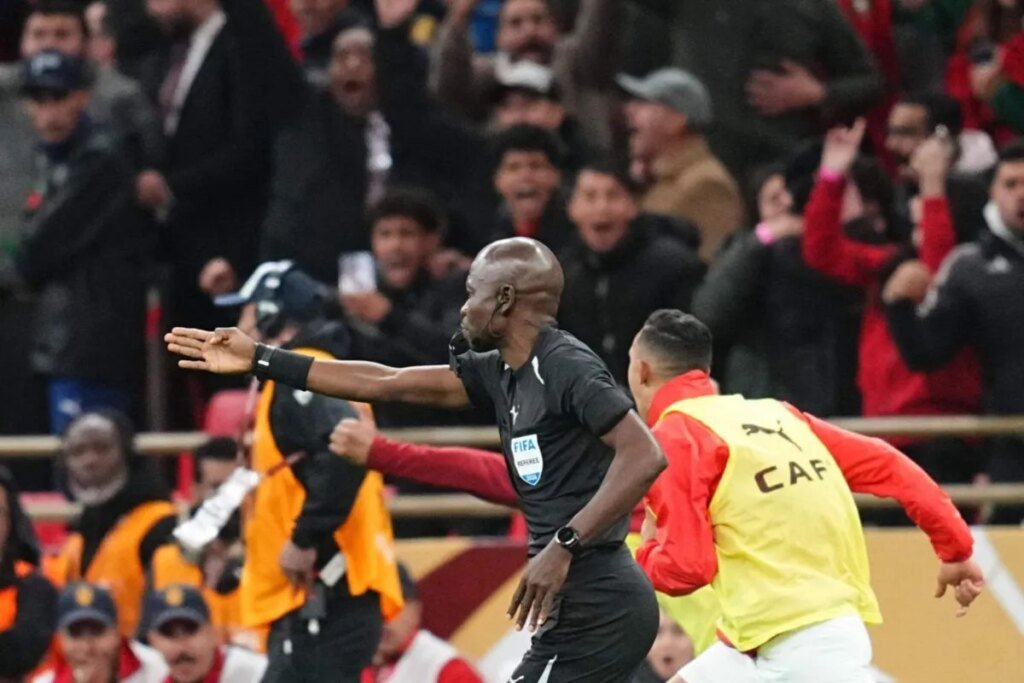 l'arbitre de la finale Sénégal-Maroc, Jean-Jacques Ndala, félicité en RDC