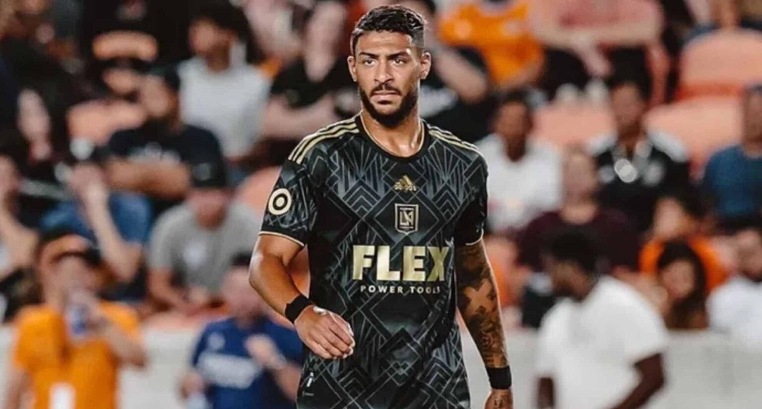 Denis Bouanga tout proche d’un départ vers le Brésil