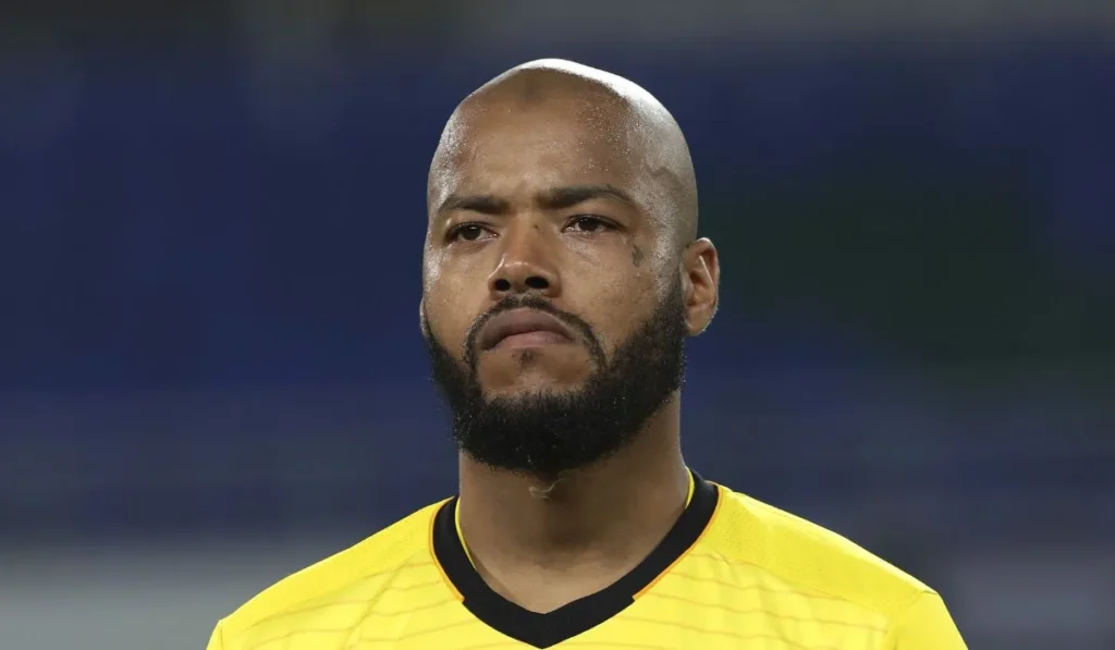 retraite imminente pour Raïs M’Bolhi, qui prépare une nouvelle carrière retraite imminente pour Raïs M'Bolhi, qui prépare une nouvelle carrière