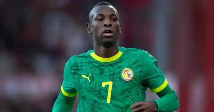 les Lions devant à la pause grâce à Nicolas Jackson les Lions devant à la pause grâce à Nicolas Jackson