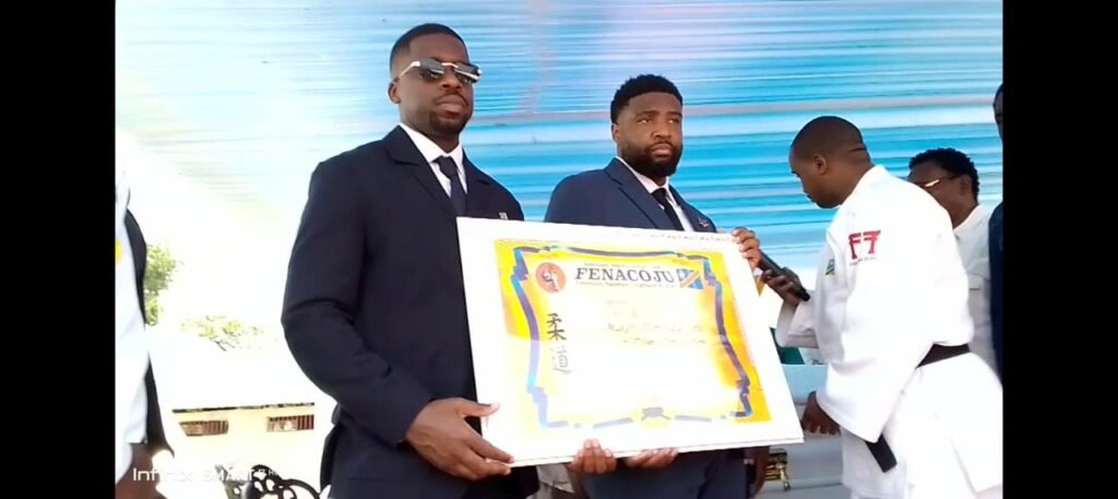 Judo:Do Makobo,ancien président de la Fénacoju promu CN 2è Dan à titre posthume. Judo:Do Makobo,ancien président de la Fénacoju promu CN 2è Dan à titre posthume.