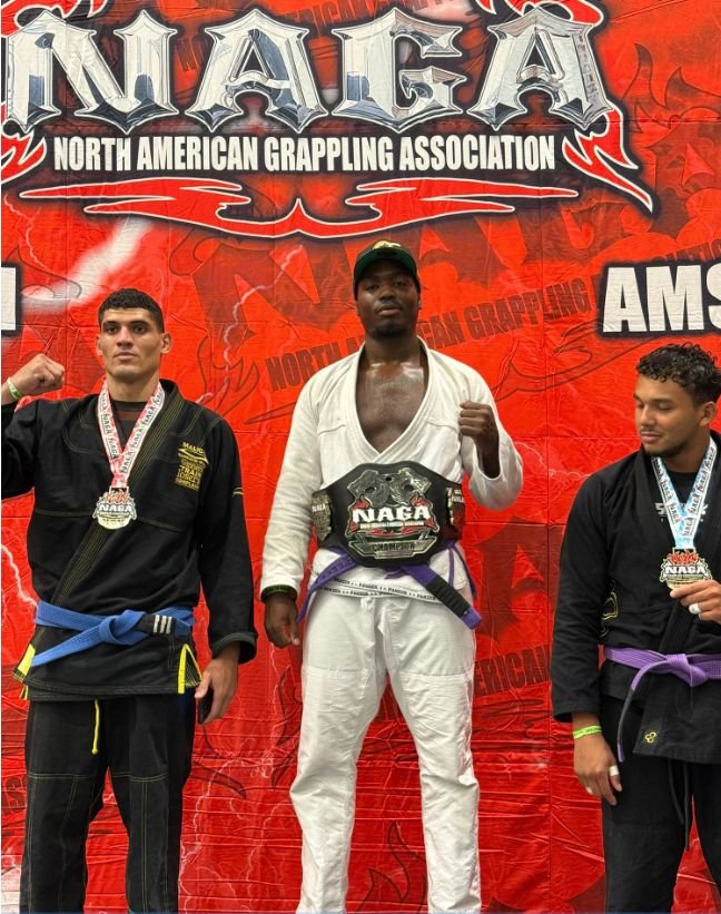 Jiu-Jitsu Brésilien:Ayrton Djambo, vice-champion du monde fait la fierté de son père Me Roberto Djambo. Jiu-Jitsu Brésilien:Ayrton Djambo, vice-champion du monde fait la fierté de son père Me Roberto Djambo.