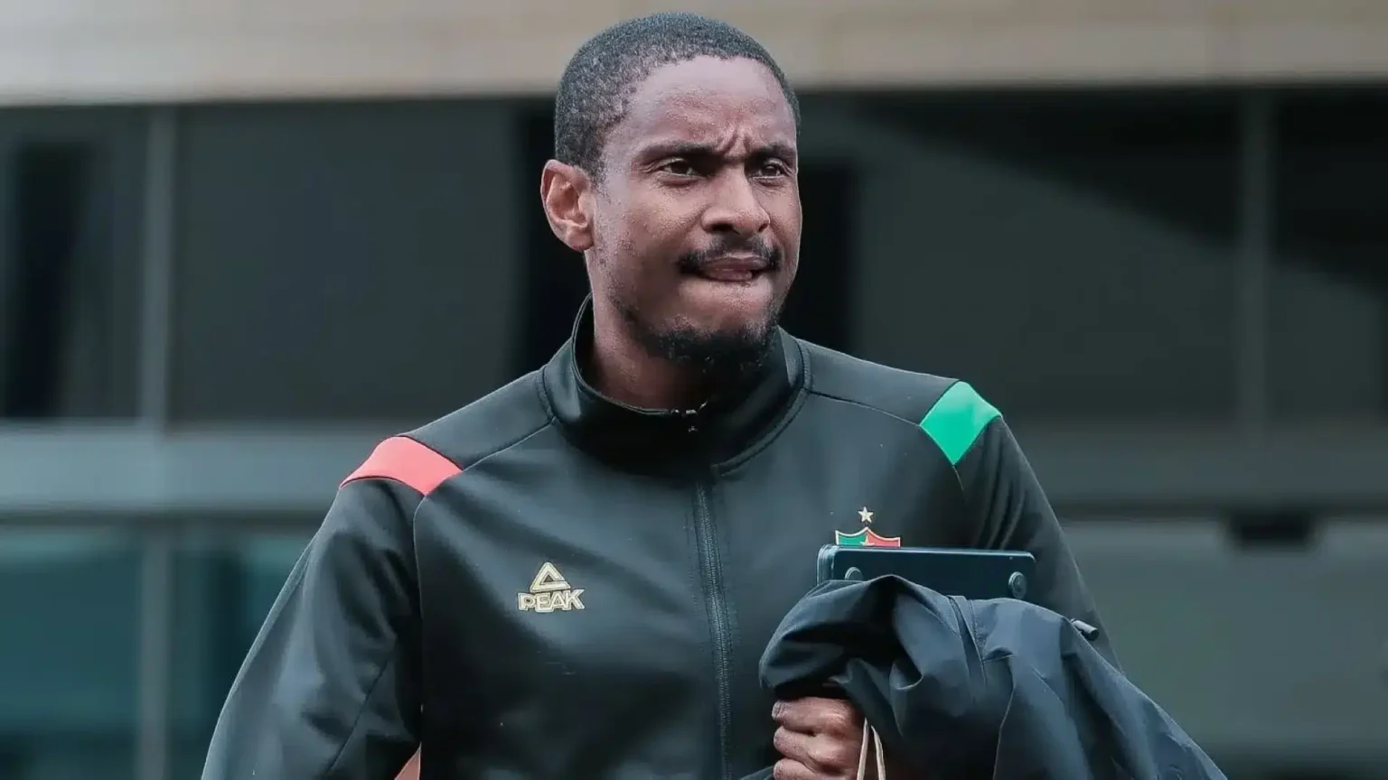 Rulani Mokwena va signer pour un salaire record Rulani Mokwena va signer pour un salaire record