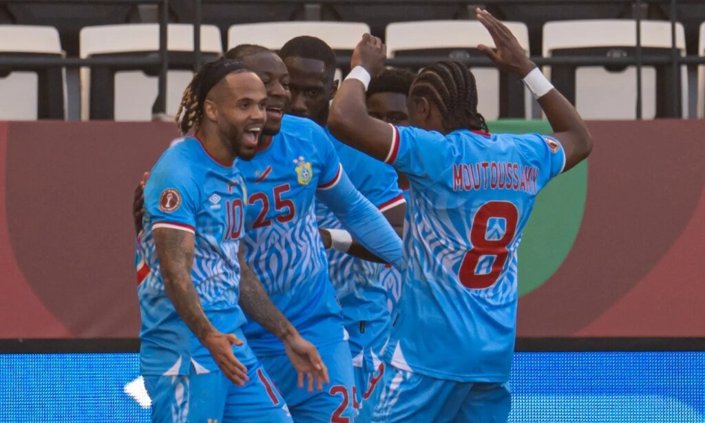 des jeeps offertes aux héros mondialistes, Lumumba VEA fait le show