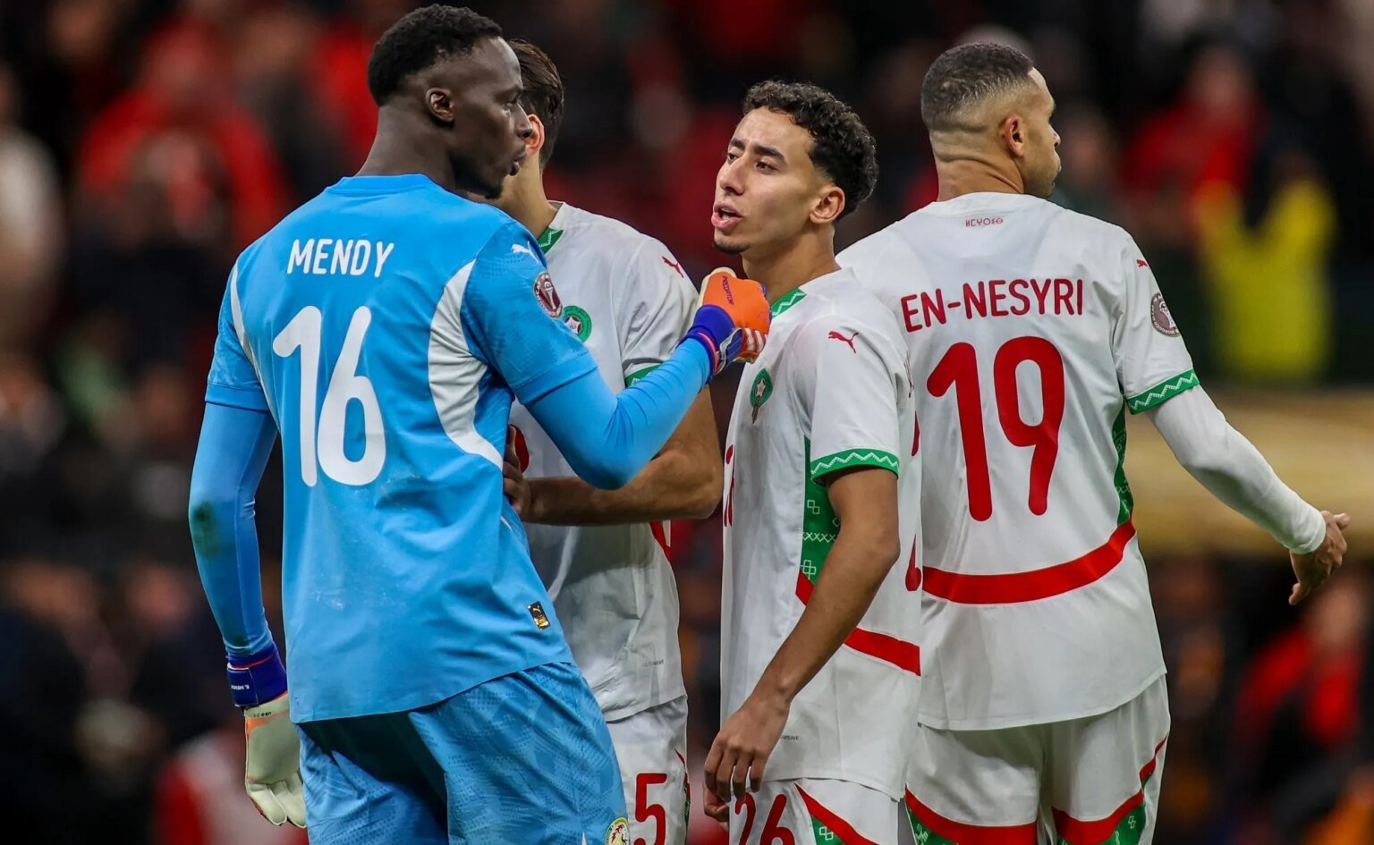 “il y avait encore des joueurs sur le terrain”, Edouard Mendy répond aux accusations du Maroc