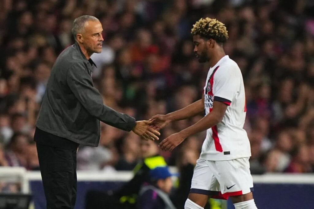 que se passe-t-il avec Ibrahim Mbaye, écarté par Luis Enrique pour Lyon ?