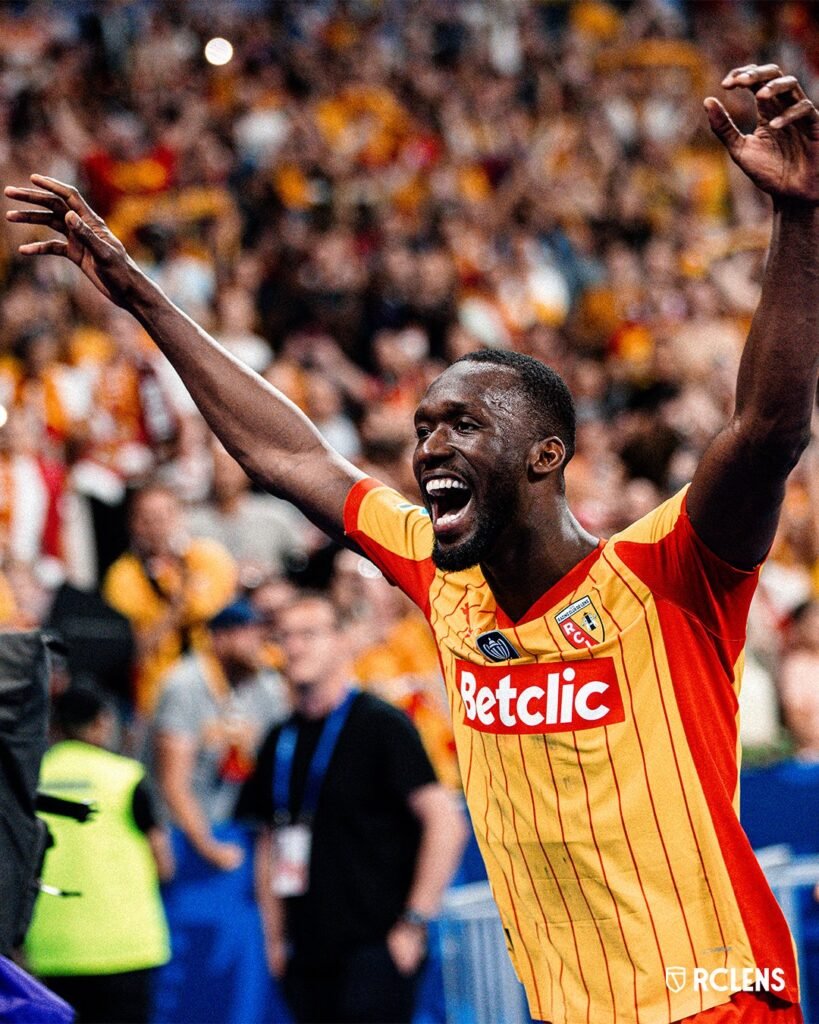 Abdallah Sima : l'attaquant sénégalais aide Lens à éviter un traumatisme - Africa Top Sports