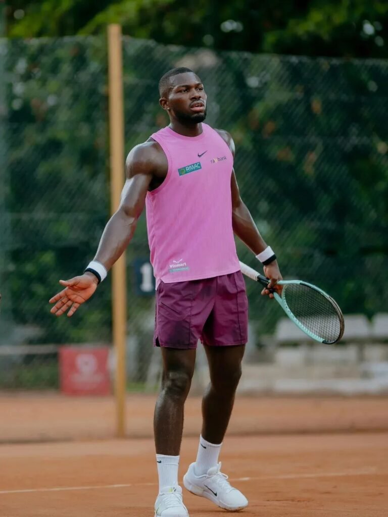 Tennis Bienvenu Bolangi entre dans l’histoire du sport congolais avec un classement ATP.